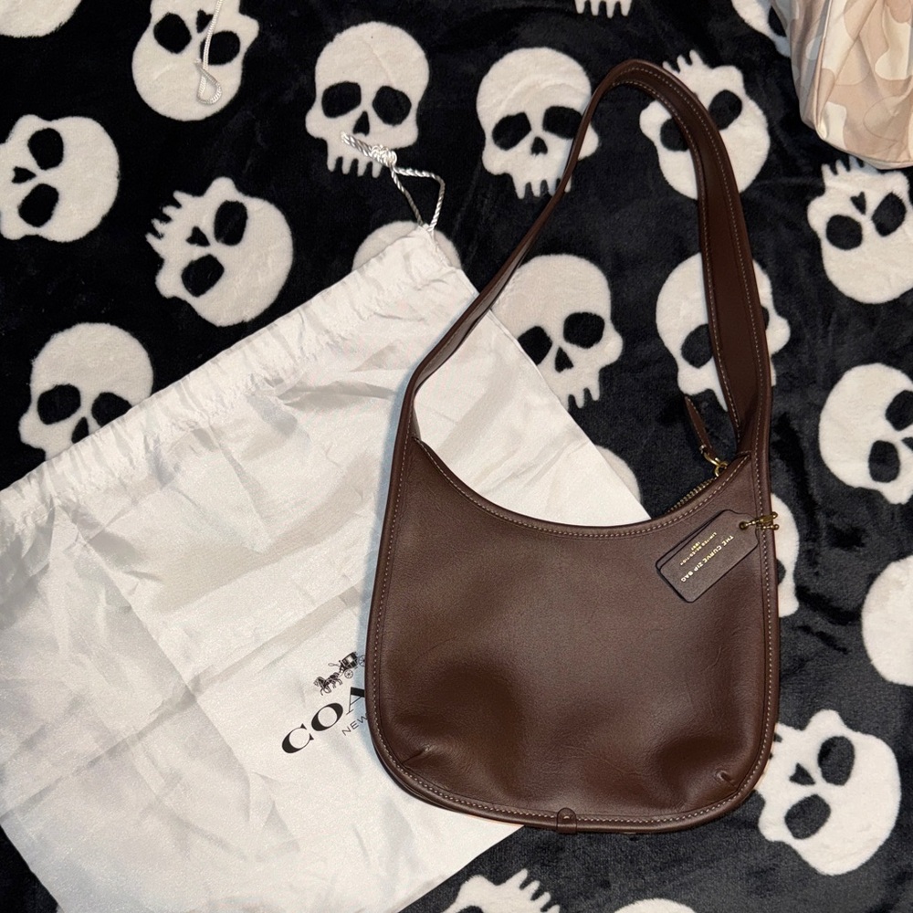 Coach Curve Zip Bag in Brass Maple